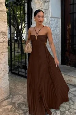 Robe de soirée longue plissée dos nu