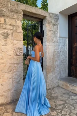 Robe de soirée longue plissée dos nu