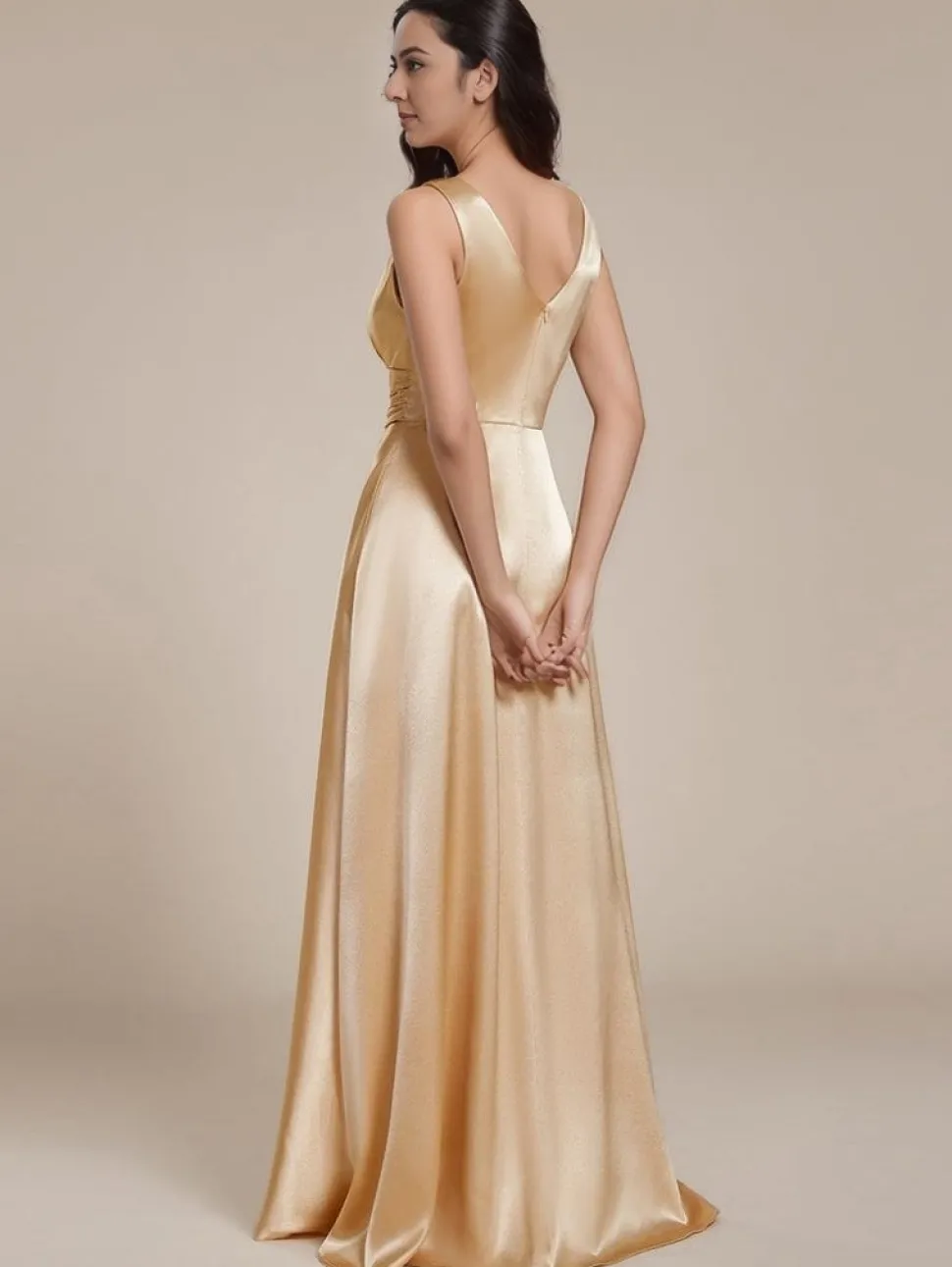 Robe de soirée longue satinée couleur champagne