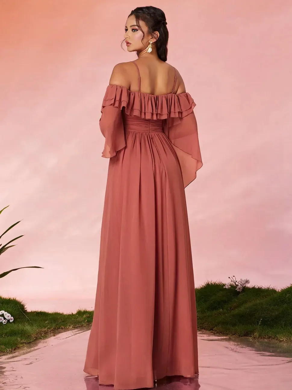 Robe de soirée longue terracotta avec col à volants manches longues