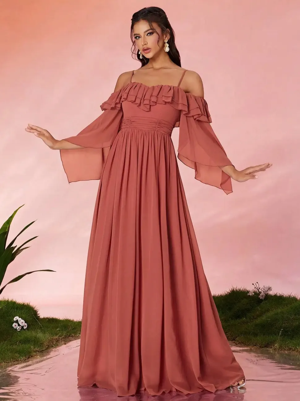 Robe de soirée longue terracotta avec col à volants manches longues