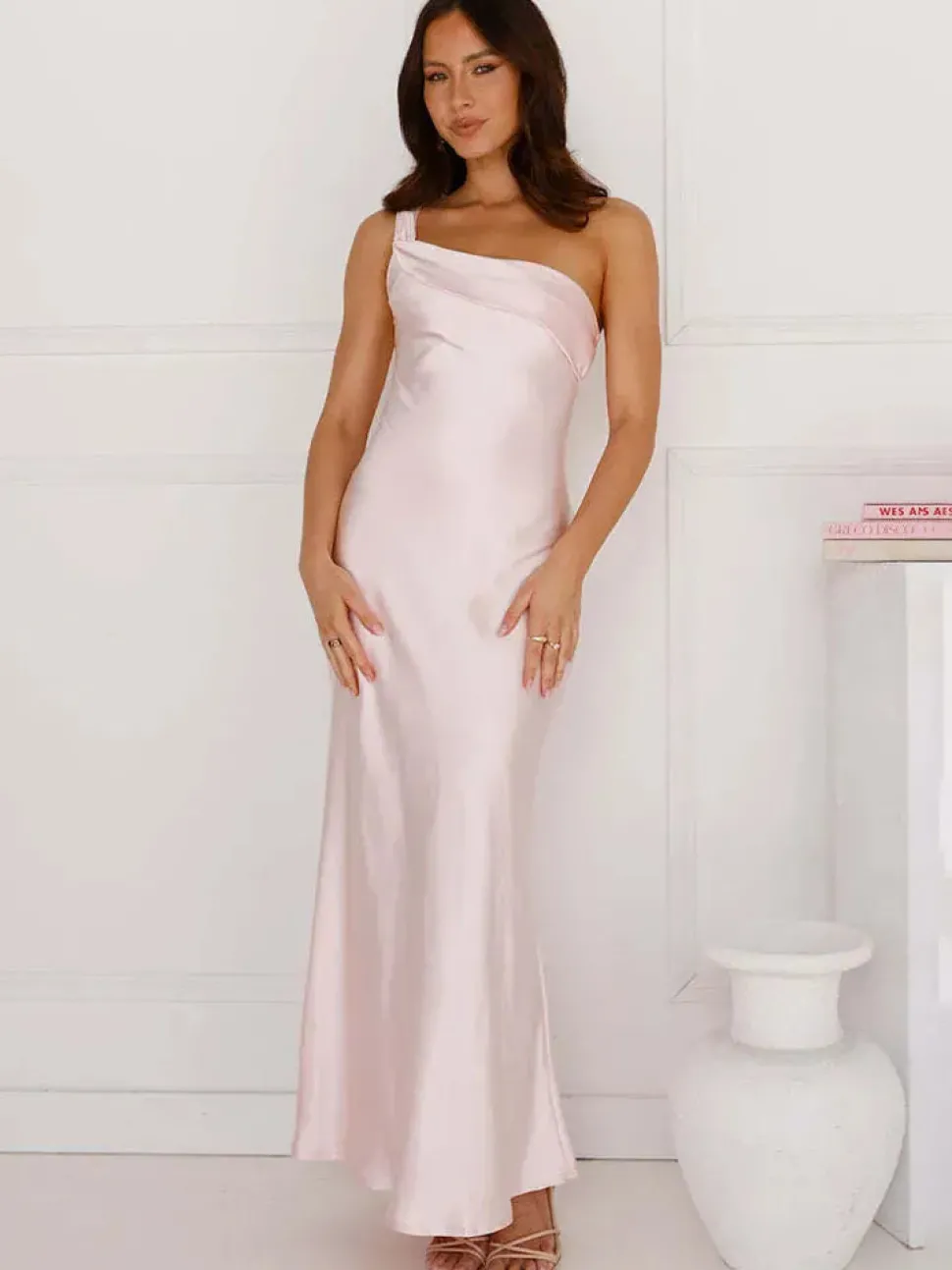 Robe de soirée longue à une épaule en satin