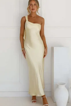 Robe de soirée longue à une épaule en satin