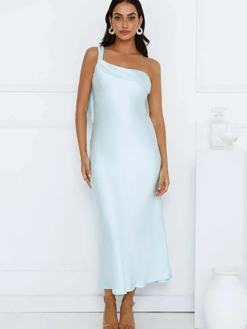 Robe de soirée longue à une épaule en satin