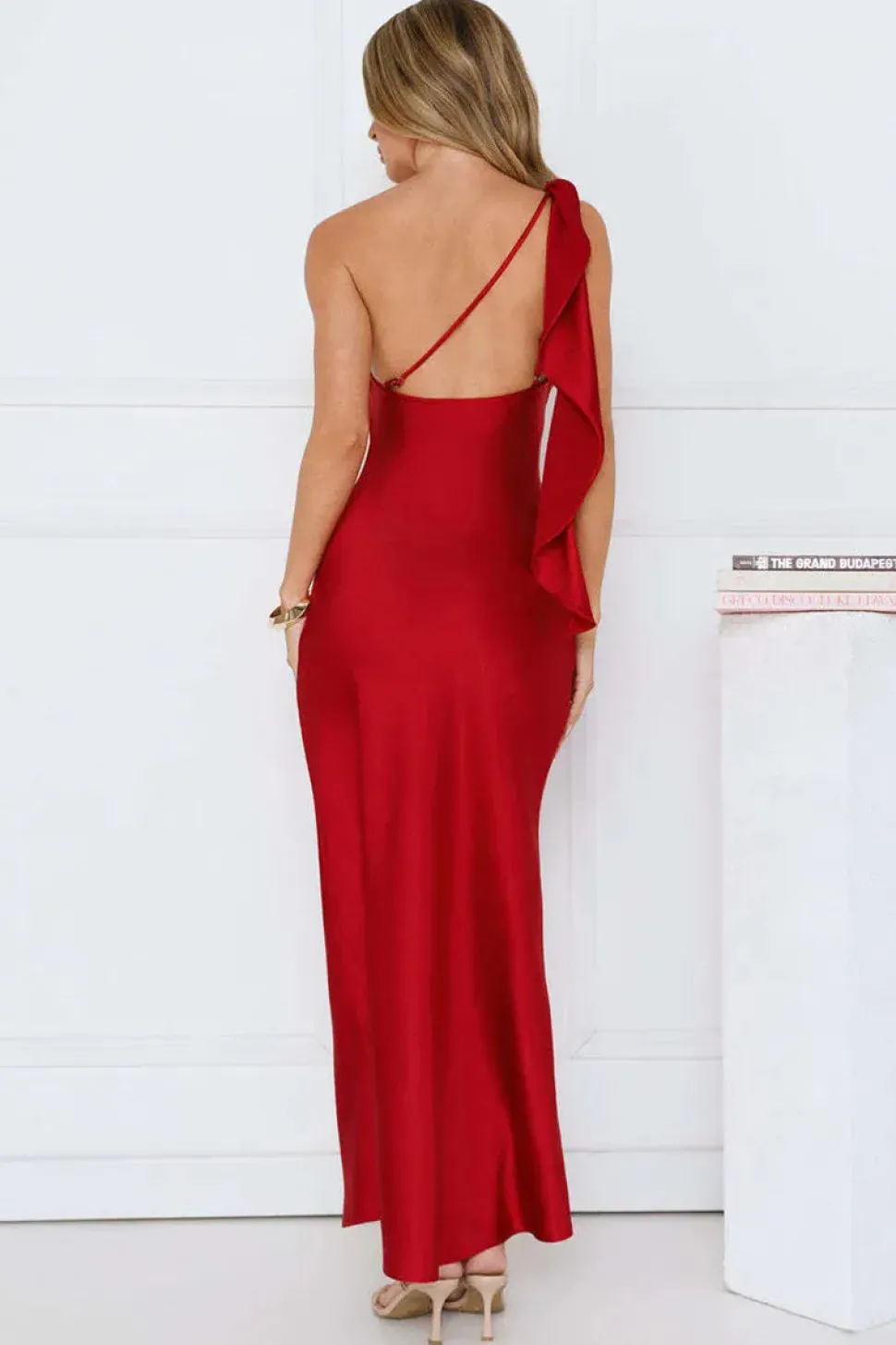 Robe de soirée longue à une épaule en satin