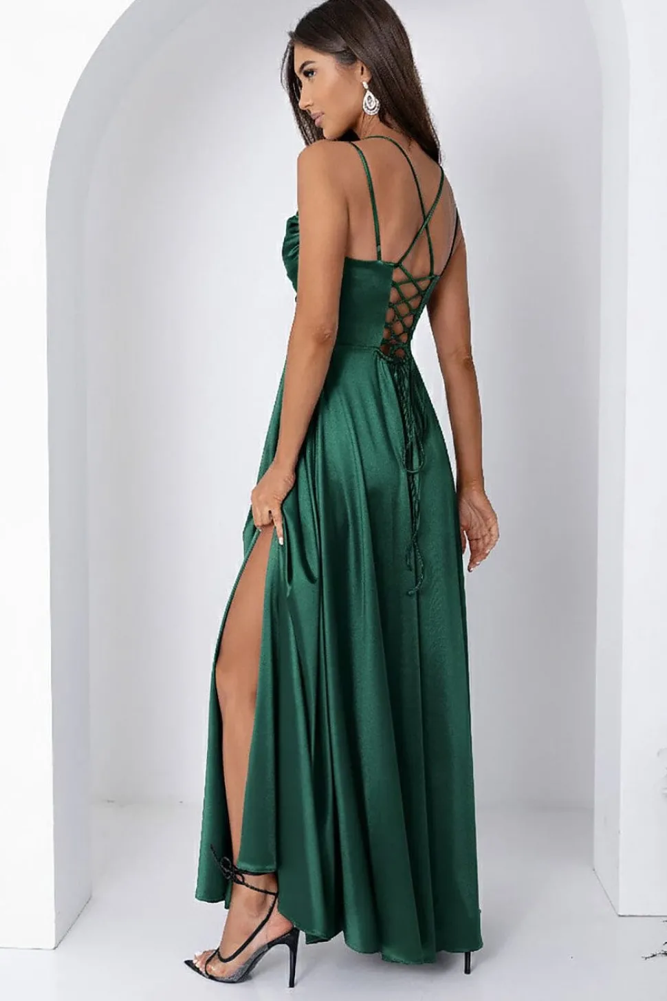 Robe de soirée longue verte fendue satinée