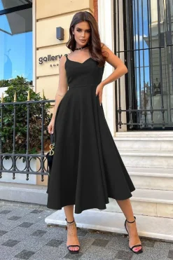 Robe de soirée noire chic évasée
