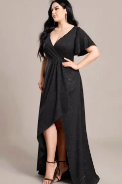 Robe de soirée noire à fente asymétrique et manches à volants