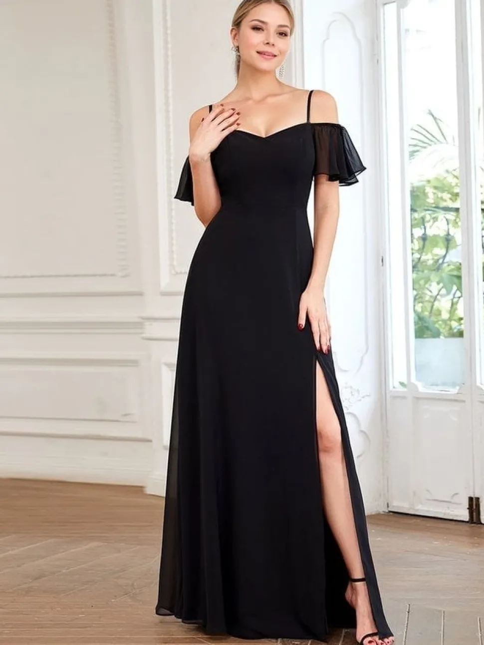 Robe de soirée noire longue fendue avec bretelles spaghetti