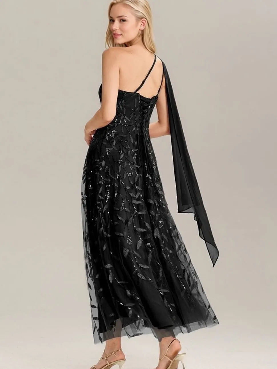 Robe de soirée noire une épaule avec fente