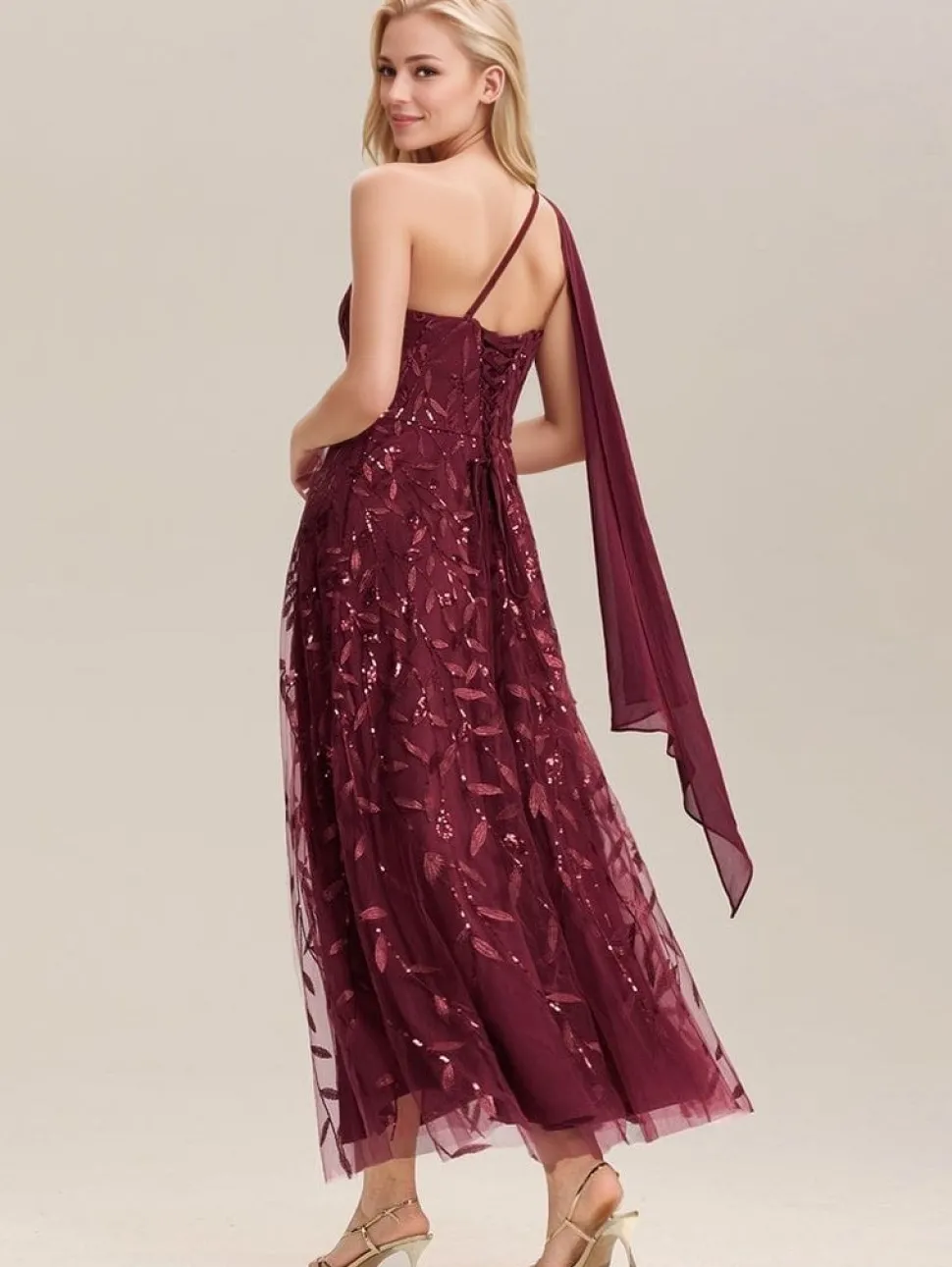 Robe d'invitée au mariage bordeaux une épaule