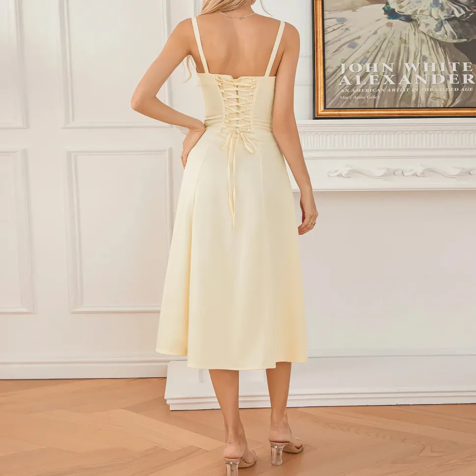 Robe d'été fendue beige style bandage
