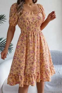 Robe d'été fleurie manches courtes col carré