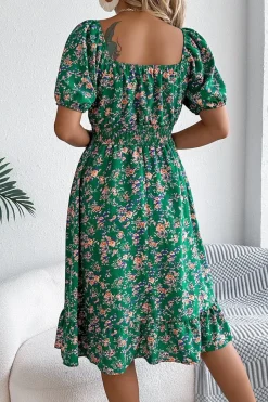 Robe d'été fleurie manches courtes col carré