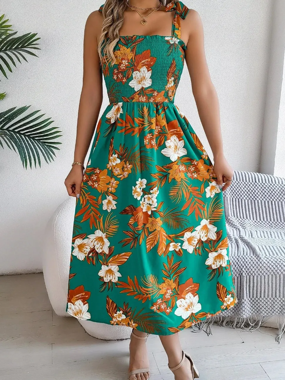 Robe d'été fleurie midi à bretelles
