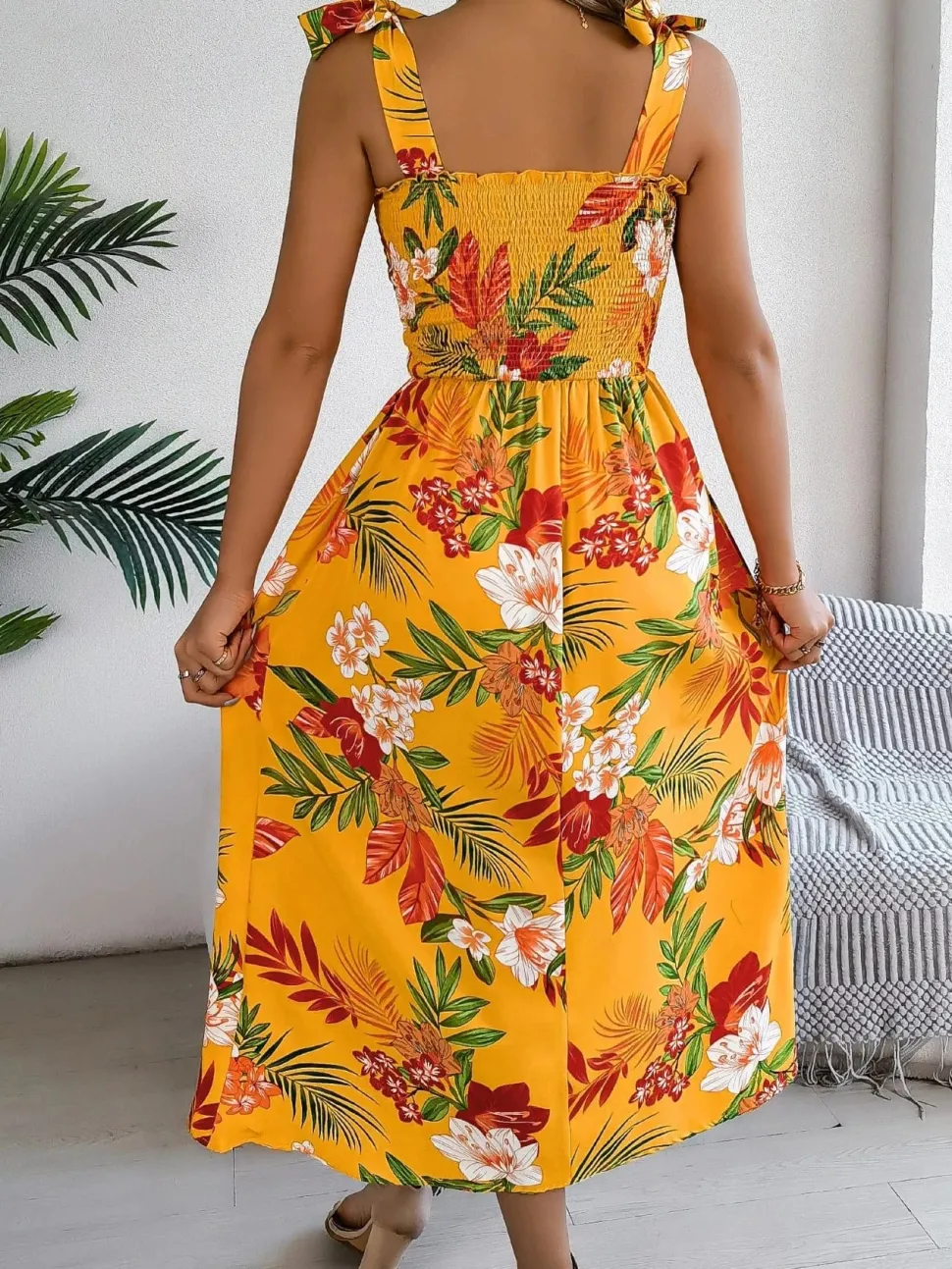 Robe d'été fleurie midi à bretelles