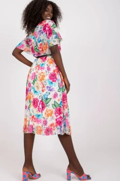 Robe d'été à imprimé floral dans des couleurs roses
