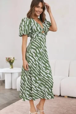Robe d'été verte bohème midi à manches bouffantes