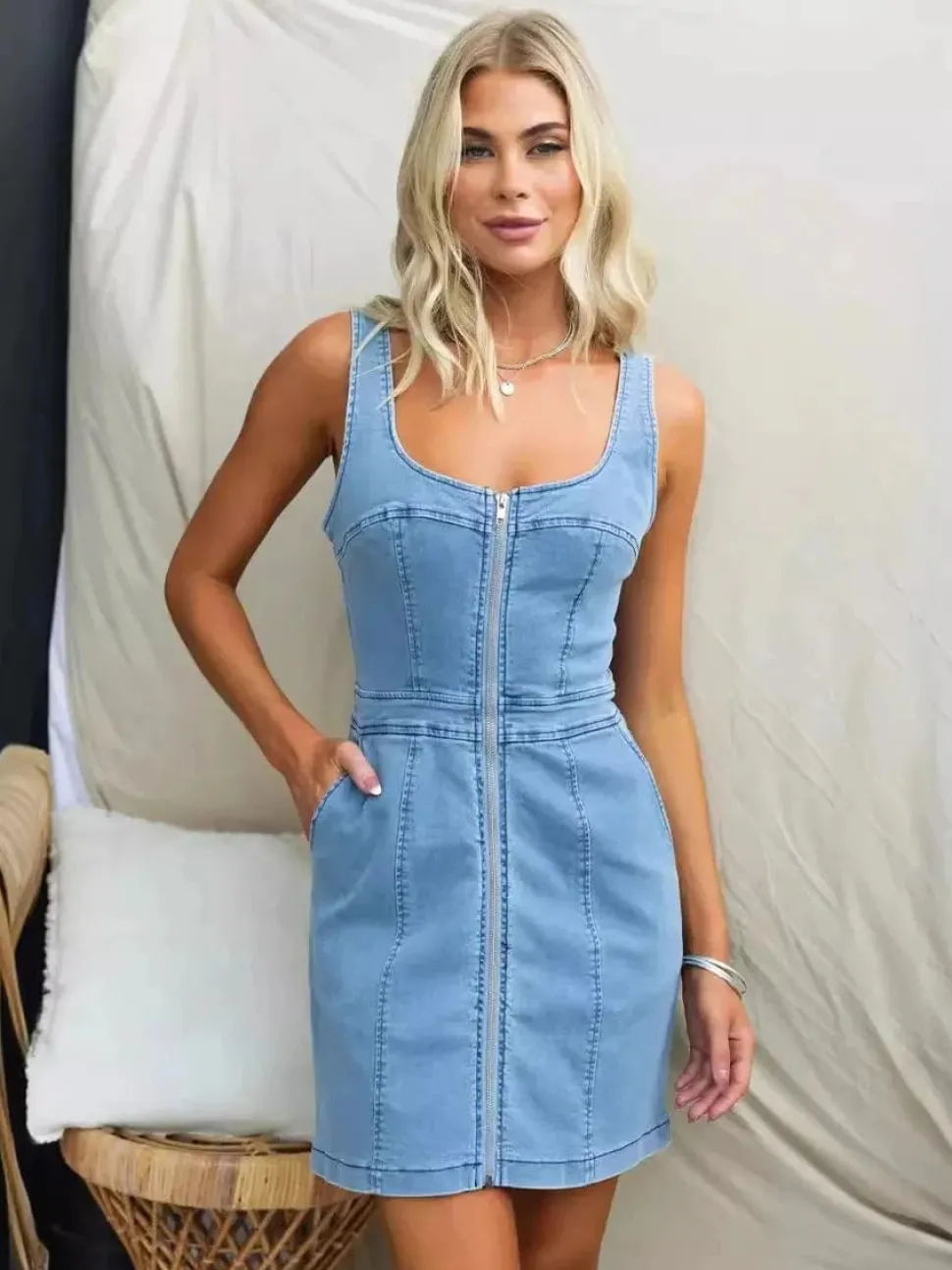 Robe en jean courte zip à l'avant