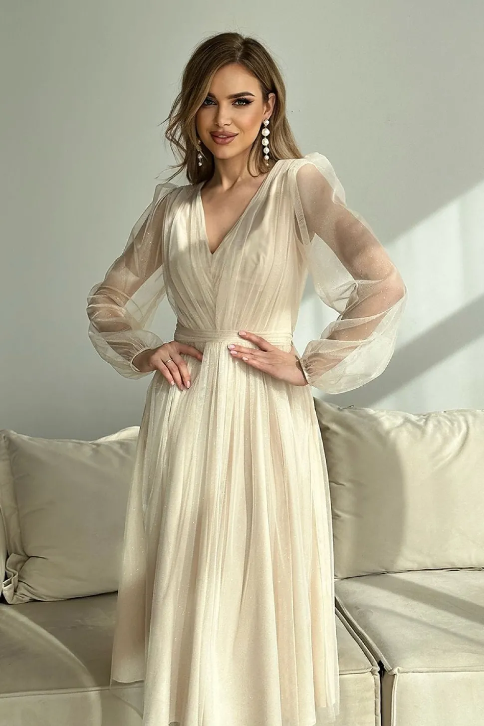 Robe en tulle midi manches longues