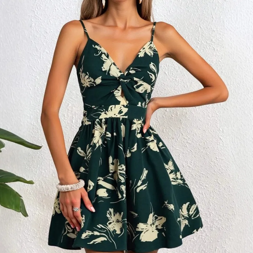 Robe fleurie courte à bretelles évasée