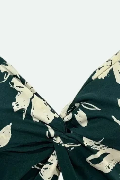 Robe fleurie courte à bretelles évasée