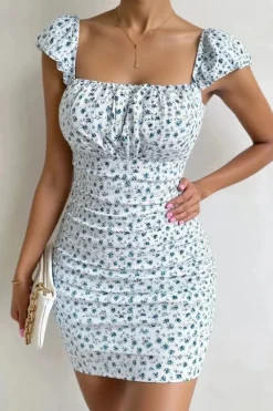 Robe fleurie courte moulante col carré