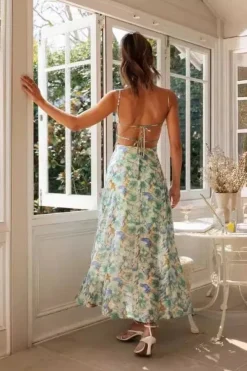 Robe fleurie dos nu fendue fluide