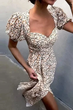 Robe fleurie fendue manches courtes bouffantes