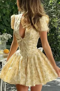Robe fleurie jaune courte princesse