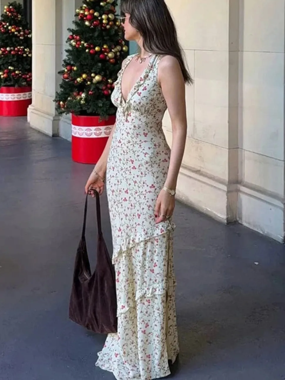 Robe fleurie longue fendue sans manches