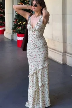 Robe fleurie longue fendue sans manches
