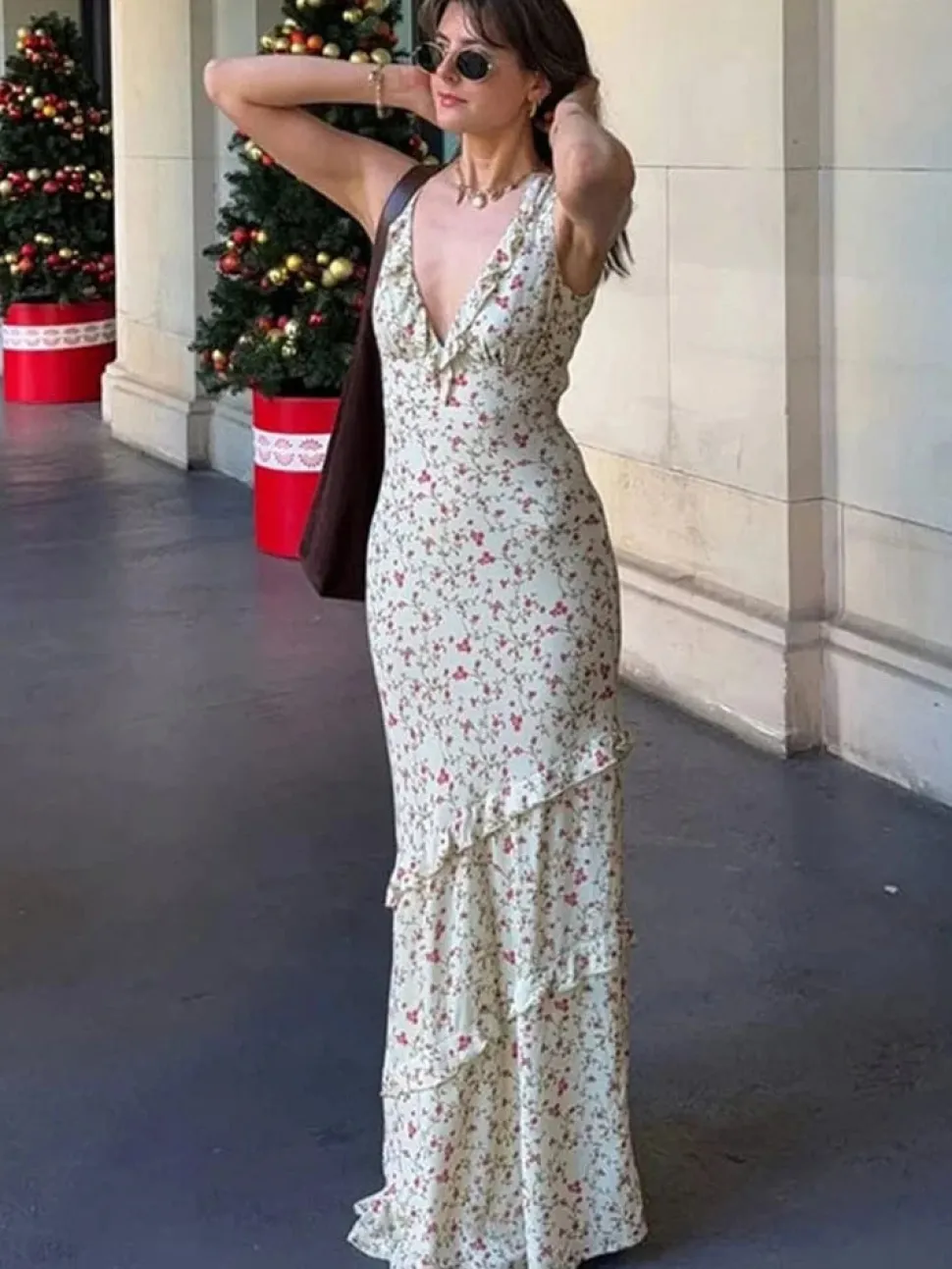 Robe fleurie longue fendue sans manches