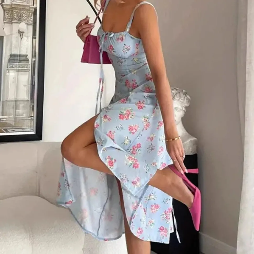 Robe fleurie midi avec fente latérale et encolure carrée