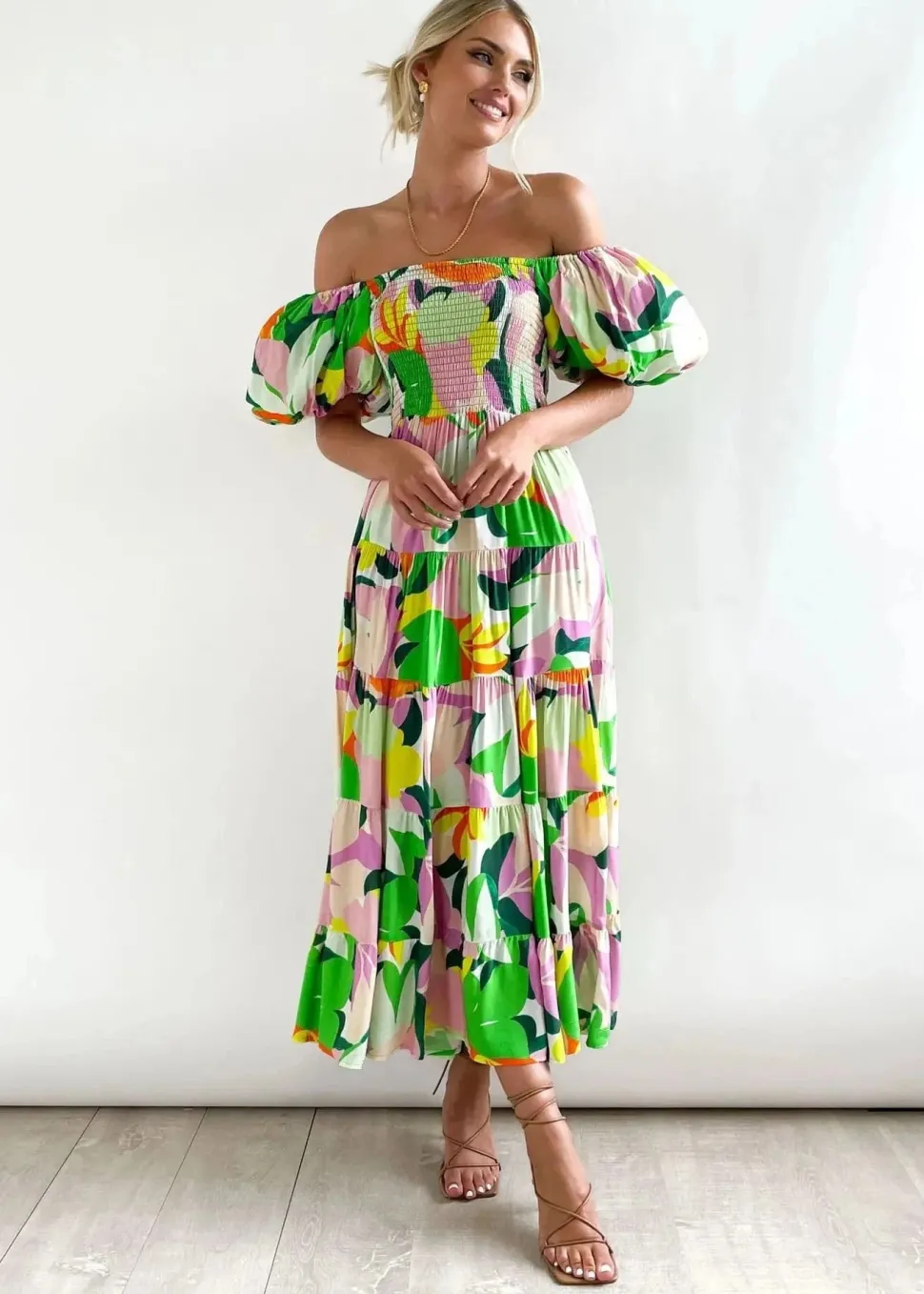 Robe fleurie midi épaules dénudées