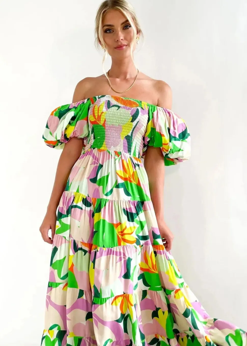 Robe fleurie midi épaules dénudées