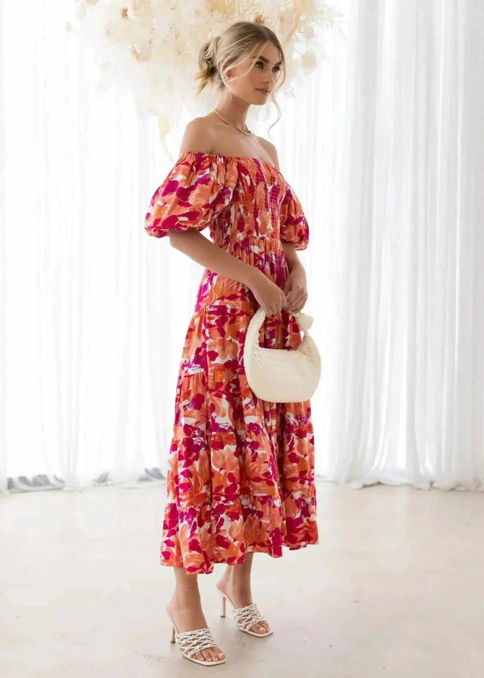 Robe fleurie midi épaules dénudées