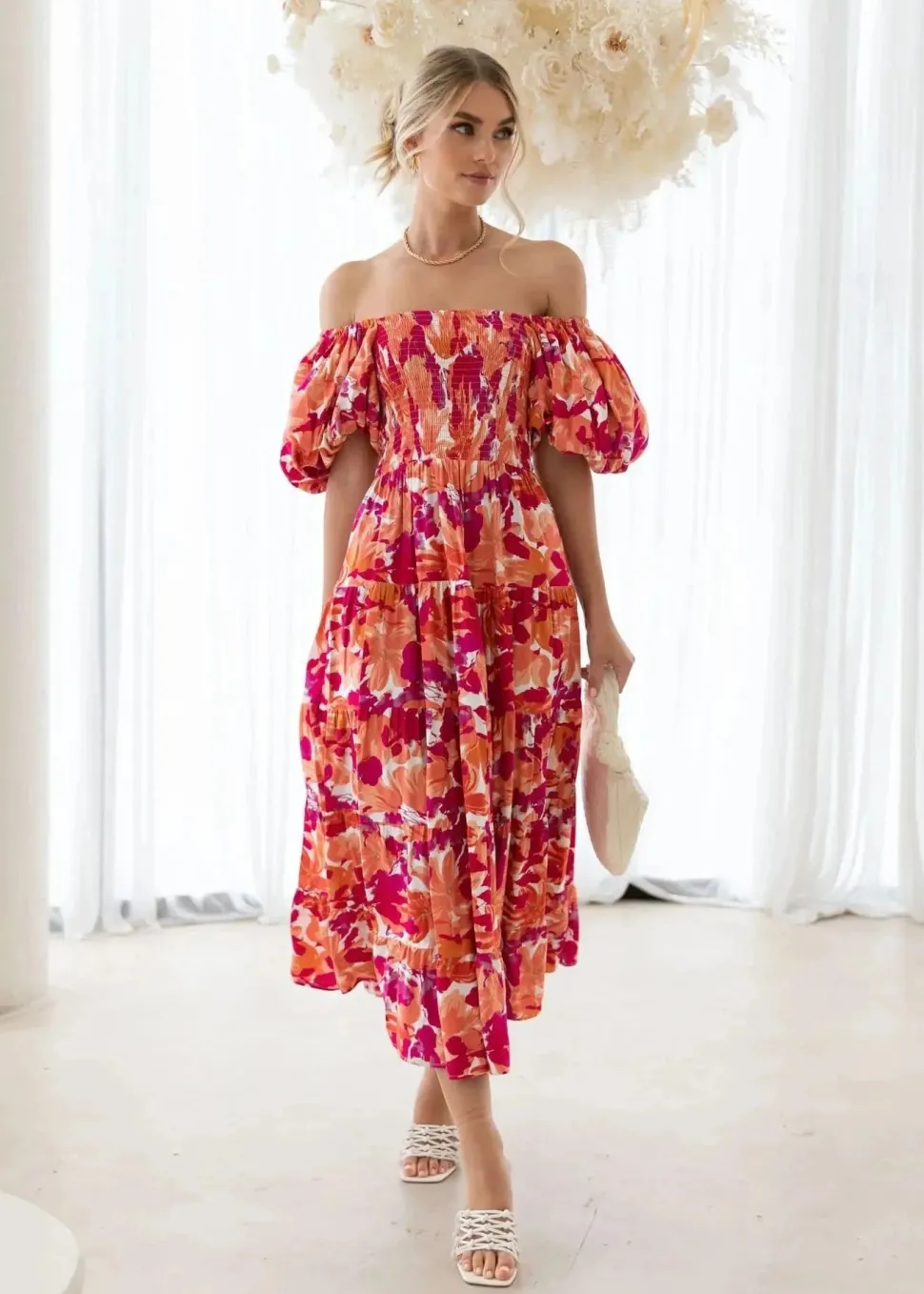 Robe fleurie midi épaules dénudées