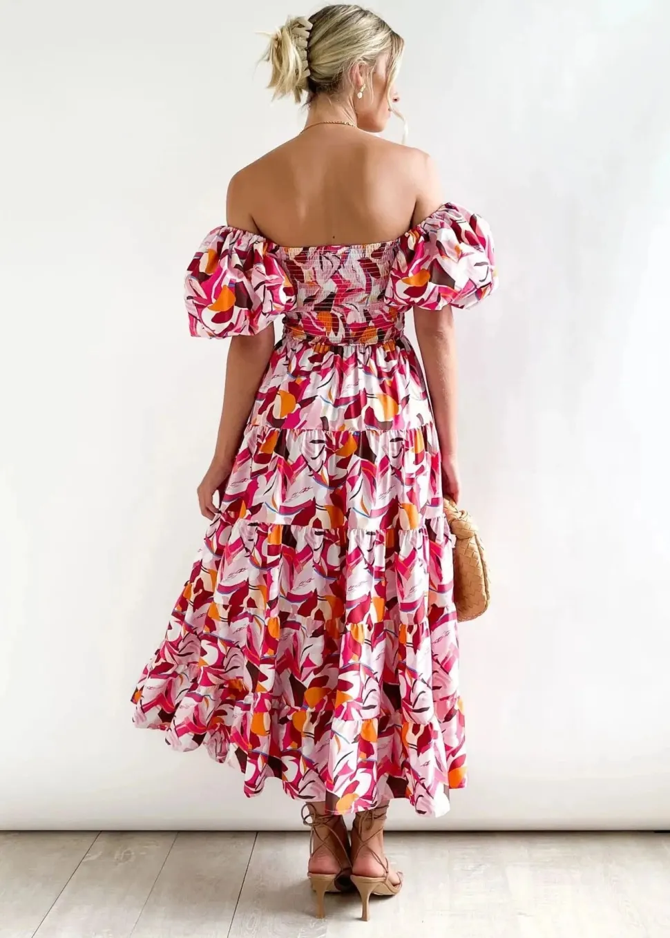 Robe fleurie midi épaules dénudées