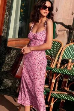 Robe fleurie midi rose pour été