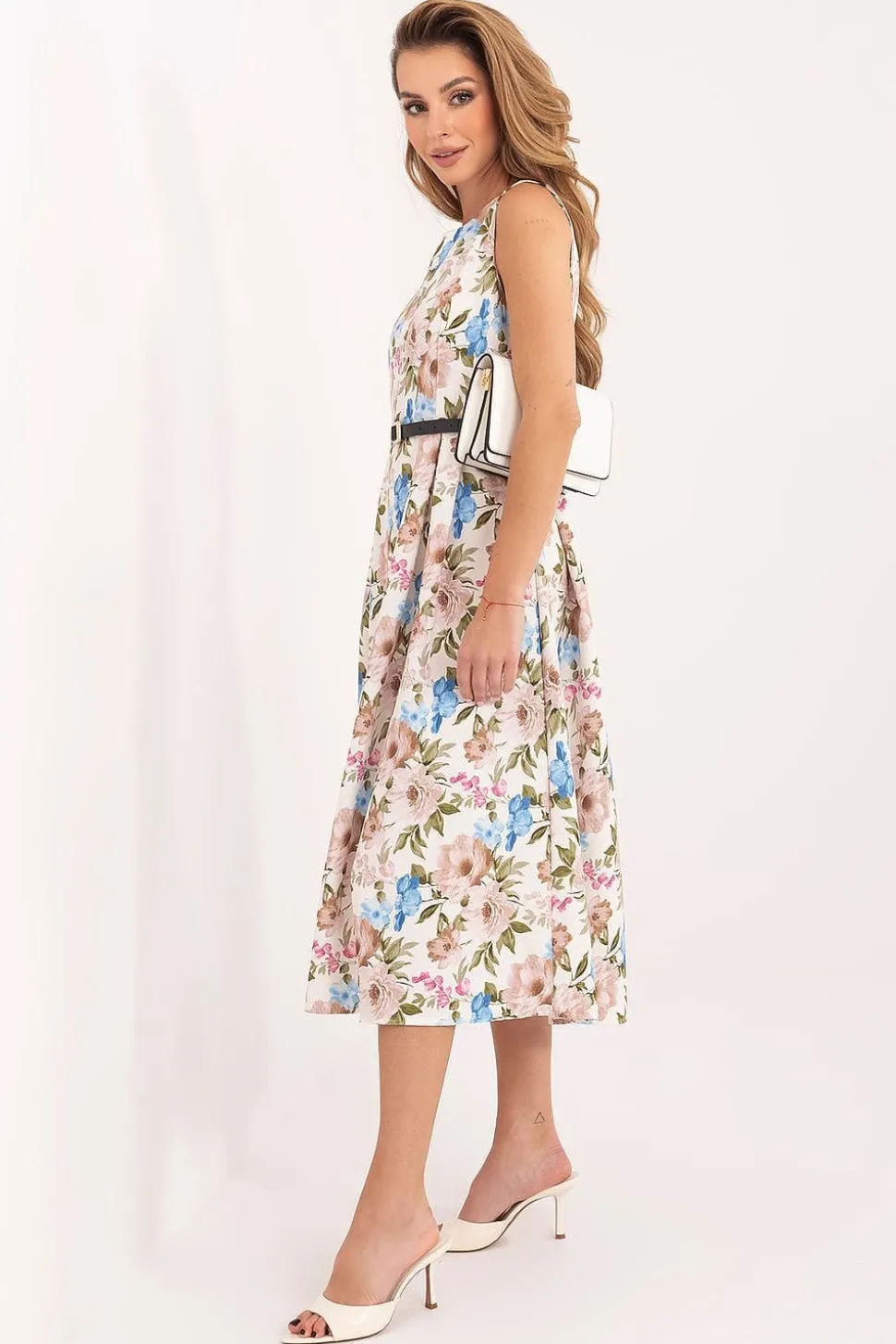 Robe fleurie midi sans manches