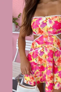 Robe fleurie mini caraco à découpes