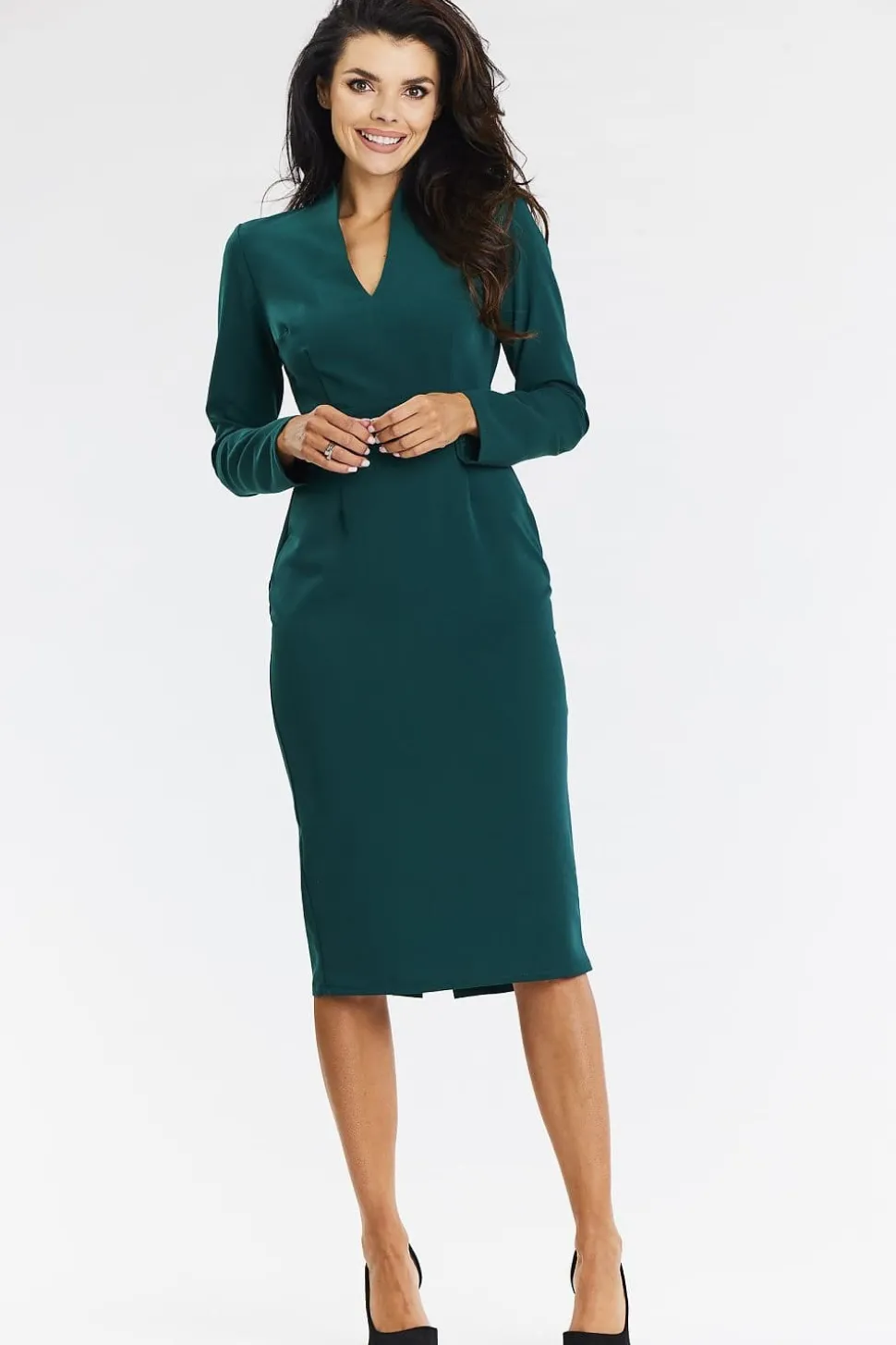 Robe fourreau élégante petit décollété manches longues