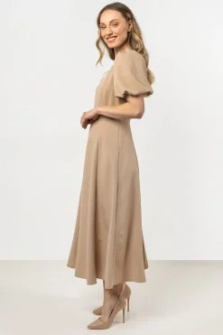 Robe habillée beige manches courtes