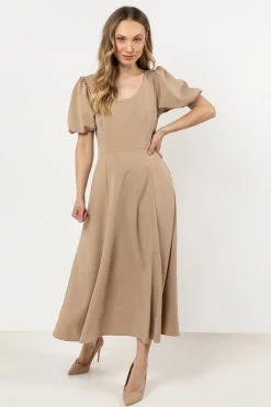 Robe habillée beige manches courtes