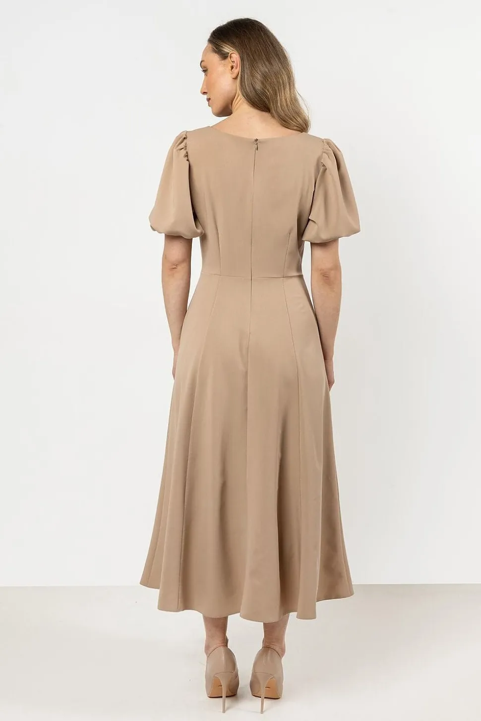 Robe habillée beige manches courtes