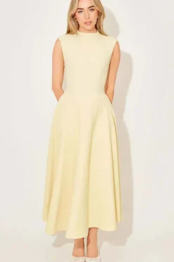 Robe habillée midi sans manches évasée