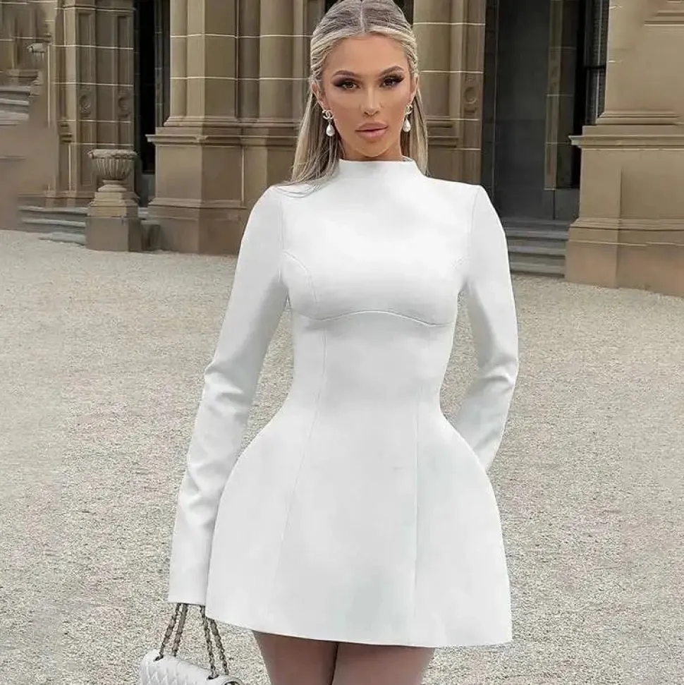 Robe habillée mini dos nu manches longues