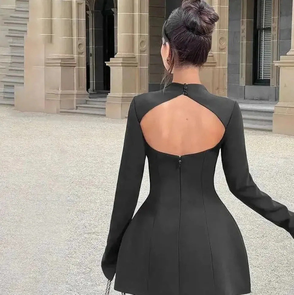 Robe habillée mini dos nu manches longues