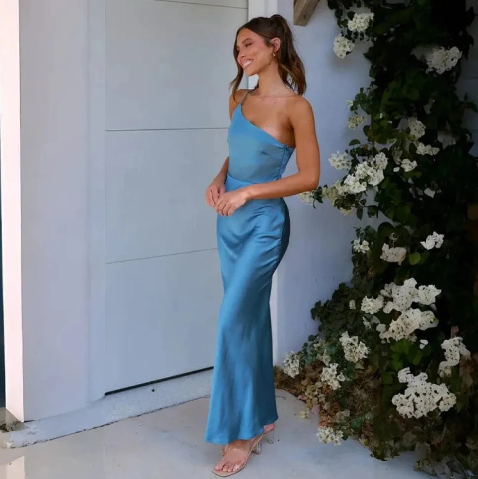 Robe invitée au mariage chic bleue asymétrique